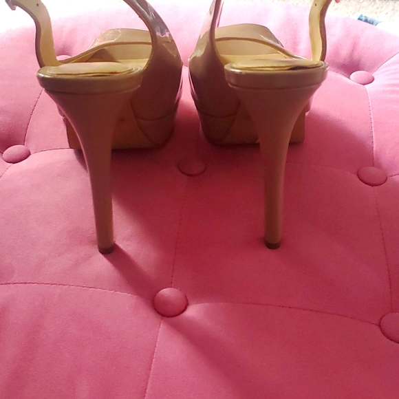 Jessica Simpson nude heels - Picture 3 of 4